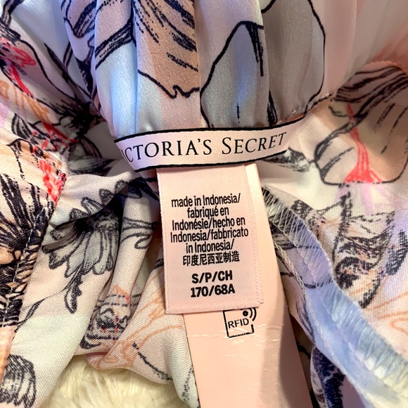 NEW Victorias Secret Silk Luxe Sleep Shorts size Small - Picture 13 of 17